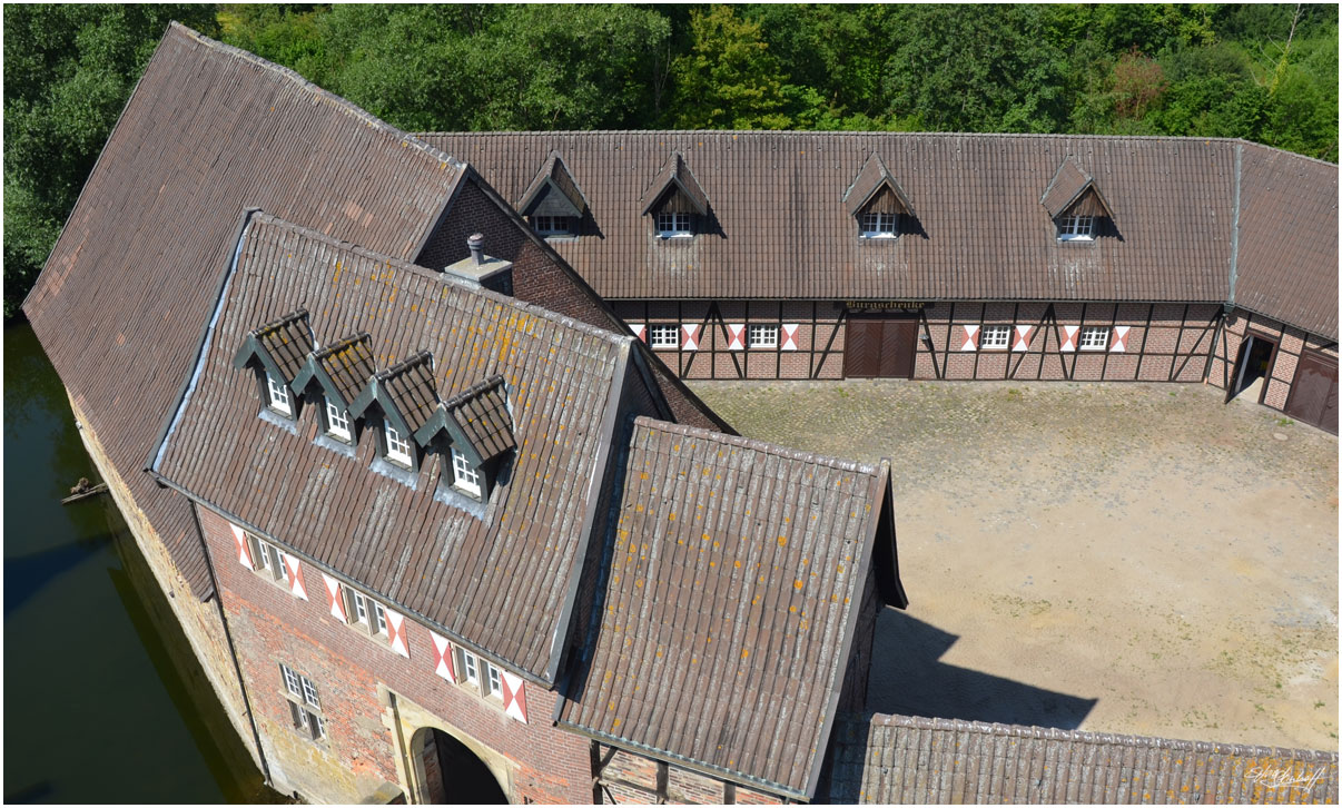 Burg Kakesbeck im Sommer 2022, Bild von Atelier-Burg-Kakesbeck.de